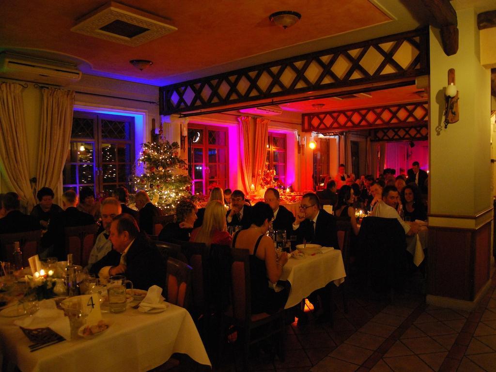 Hotel Jankow Жары Экстерьер фото