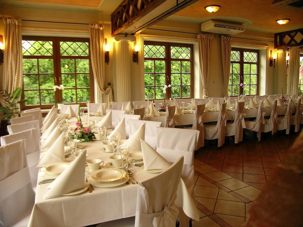 Hotel Jankow Жары Экстерьер фото