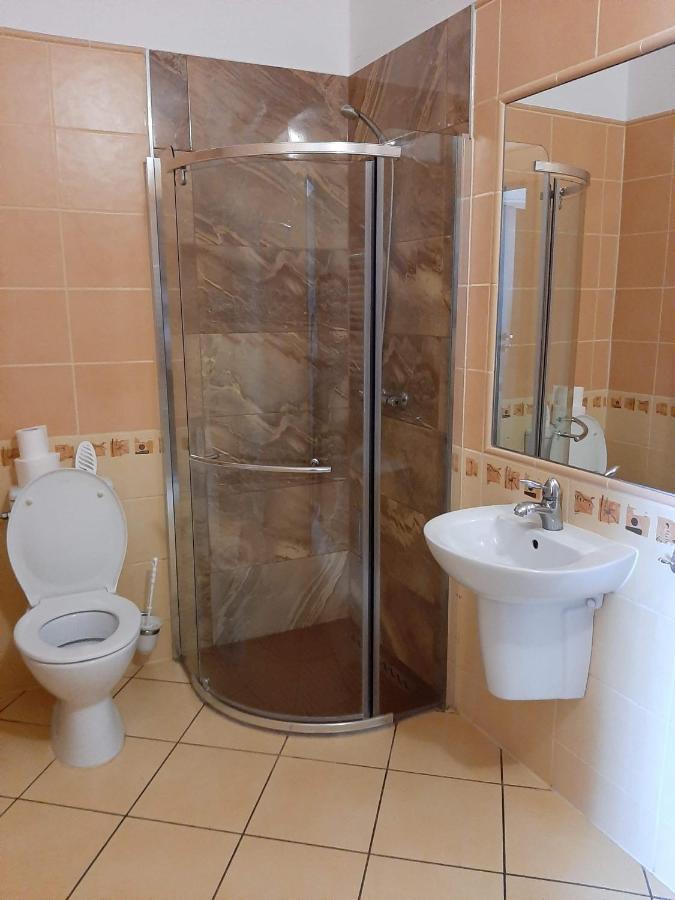 Hotel Jankow Жары Экстерьер фото
