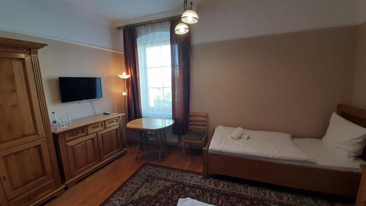 Hotel Jankow Жары Экстерьер фото